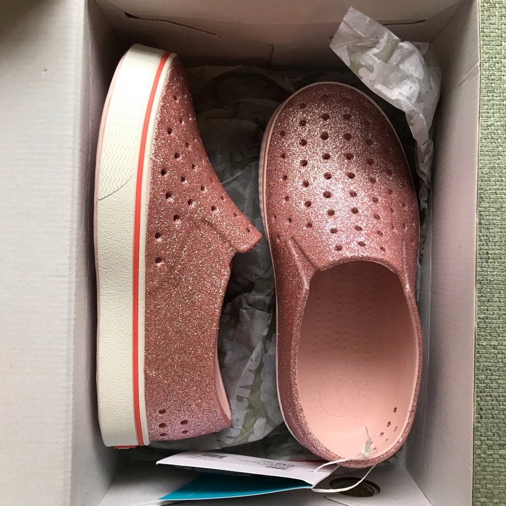 NIB girls sz 12 Native Miles Bling flats in pink